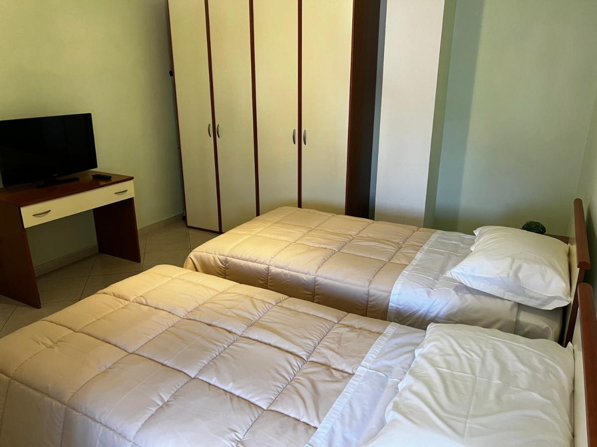 City Central Apartment 2 Tirana Exteriör bild